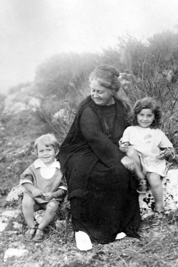 Maria Montessori with Children Beachside