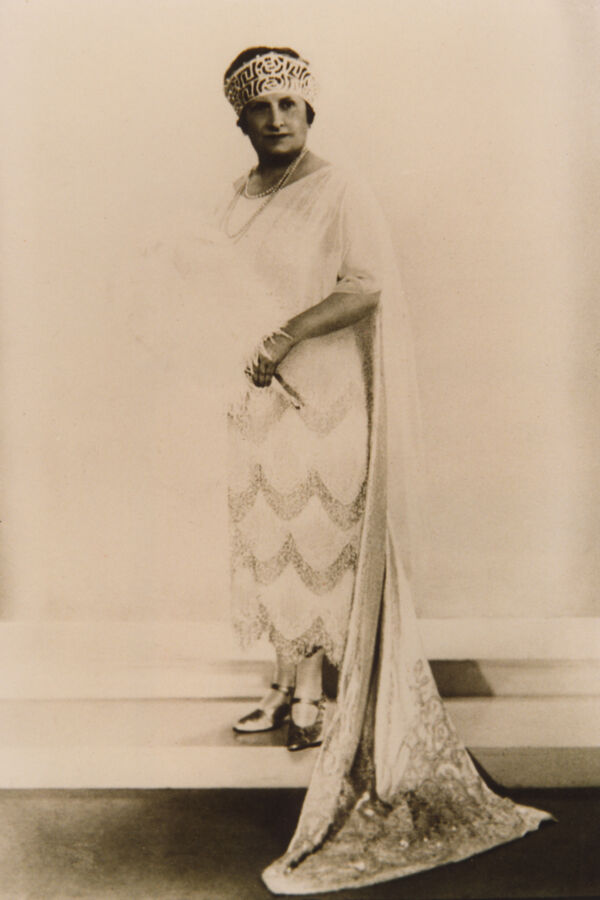 Maria Montessori, 1927, London, Portrait Standing
