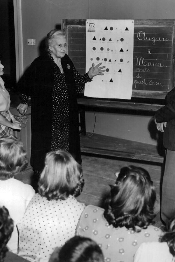 Maria and Mario Montessori, 1950, Perugia, Students