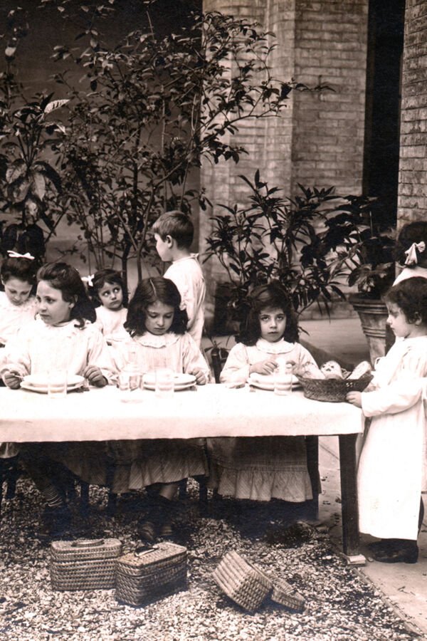 Via Giusti, 1908, Outdoor Lunch