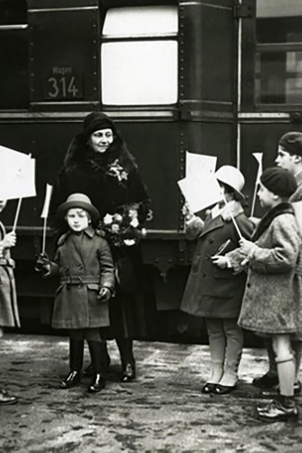 Maria Montessori 1931 Arriving Berlin