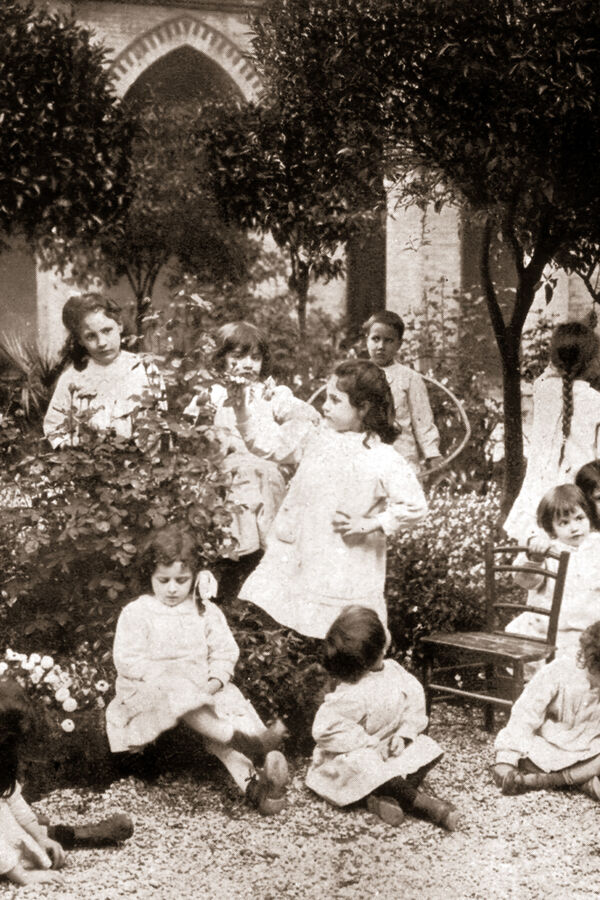 Via Giusti, 1910, Children from Messina