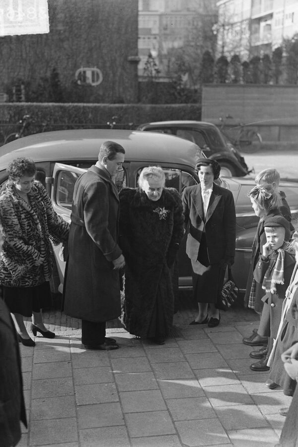 Footage of Maria Montessori at Bach Auditorium, 1950