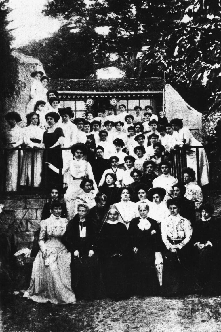 Photograph of students on 1909 course held in Montesca, Italy