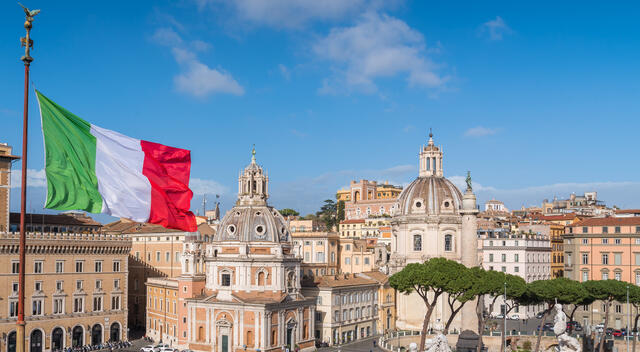 Italian flag flying in Rome