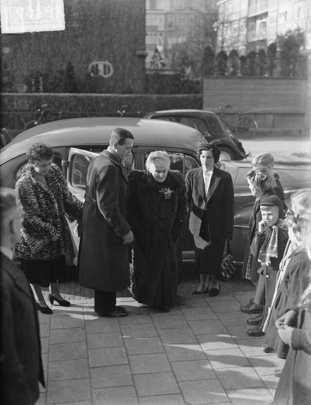 Maria, Mario and Renilde Montessori entering the Bach Auditorium, Amsterdam, 1950